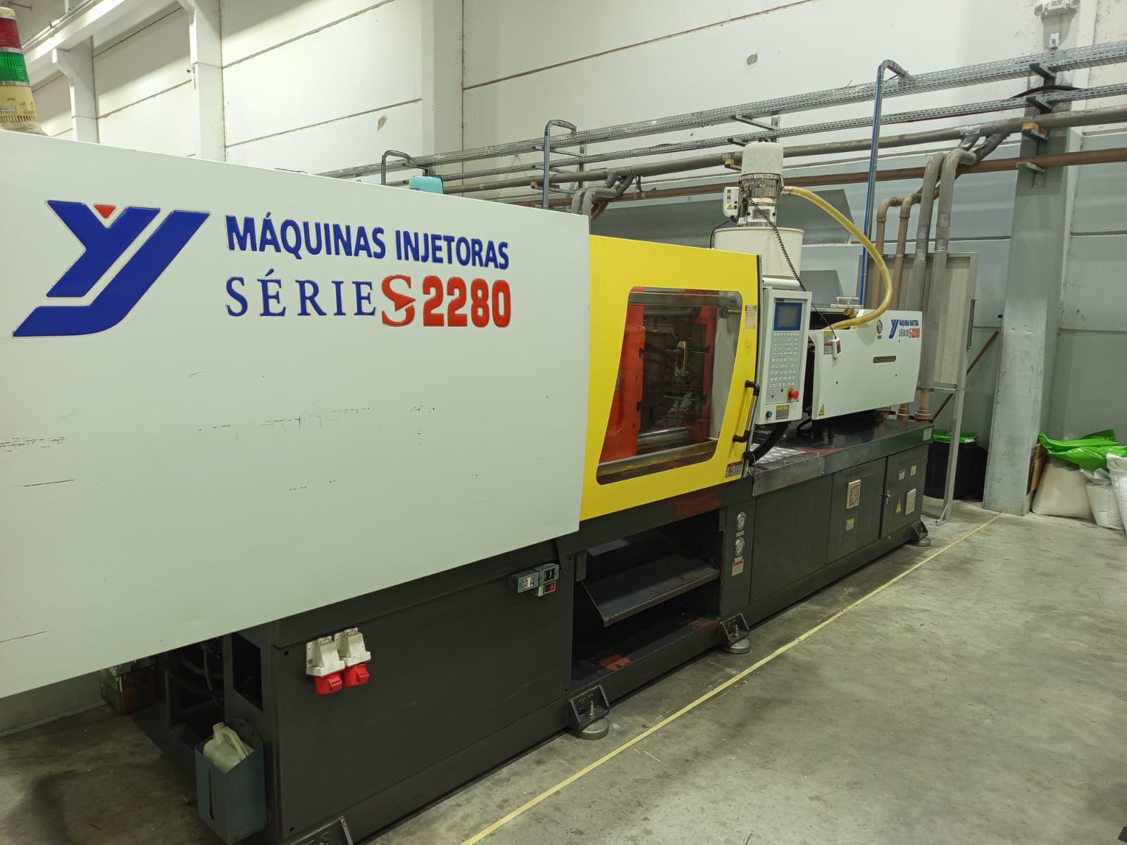 Injetora YJ 228 tons